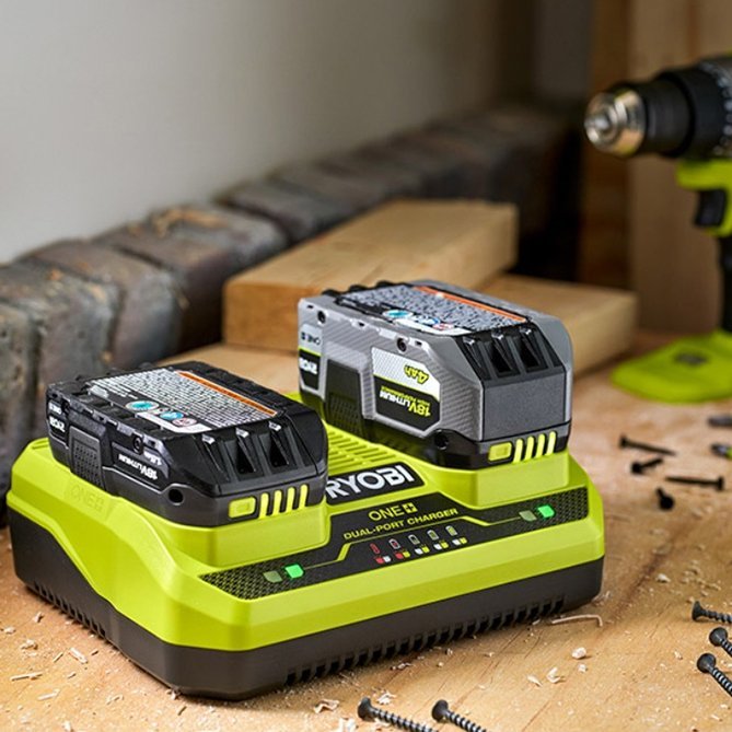 Dupli punjač za akumulatorske  baterije RC18240 18V ONE+™ RYOBI