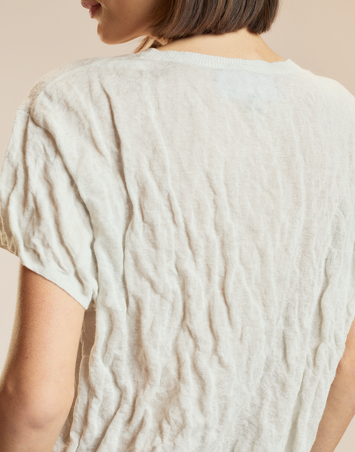 white crinkle knit tee