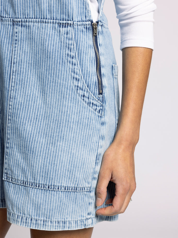#color_washed-indigo-stripe